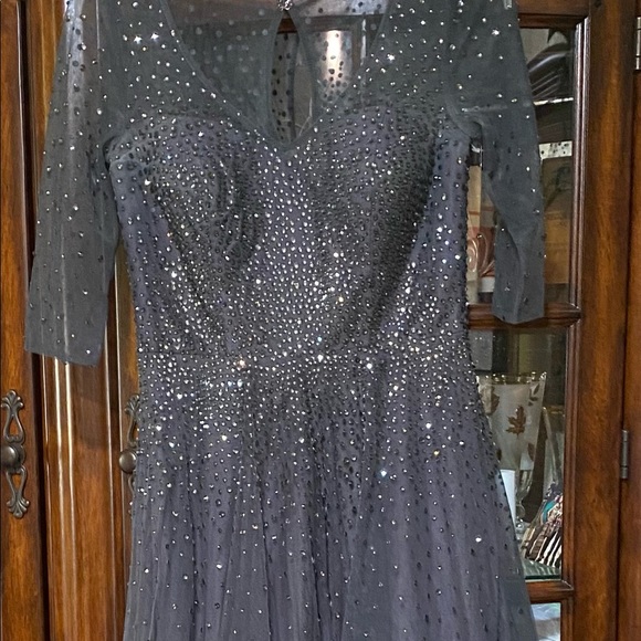 Beautiful gown - Picture 6 of 11